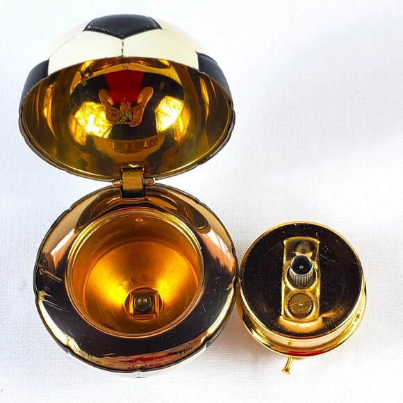 1960’s VINTAGE FRENCH GOLDTONE TABLE CIGARETTE EMPTYLIGHTER BL & WH SOCCERBALL - Picture 4 of 10